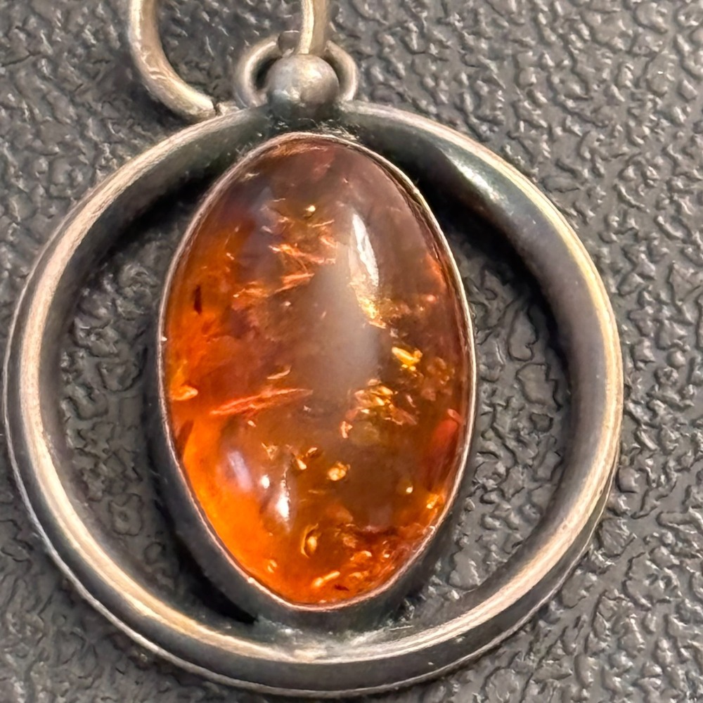 Vintage 925 Sterling Silver Stamped Oval Bezel set Baltic Amber 1" drop pendant - Picture 2 of 6